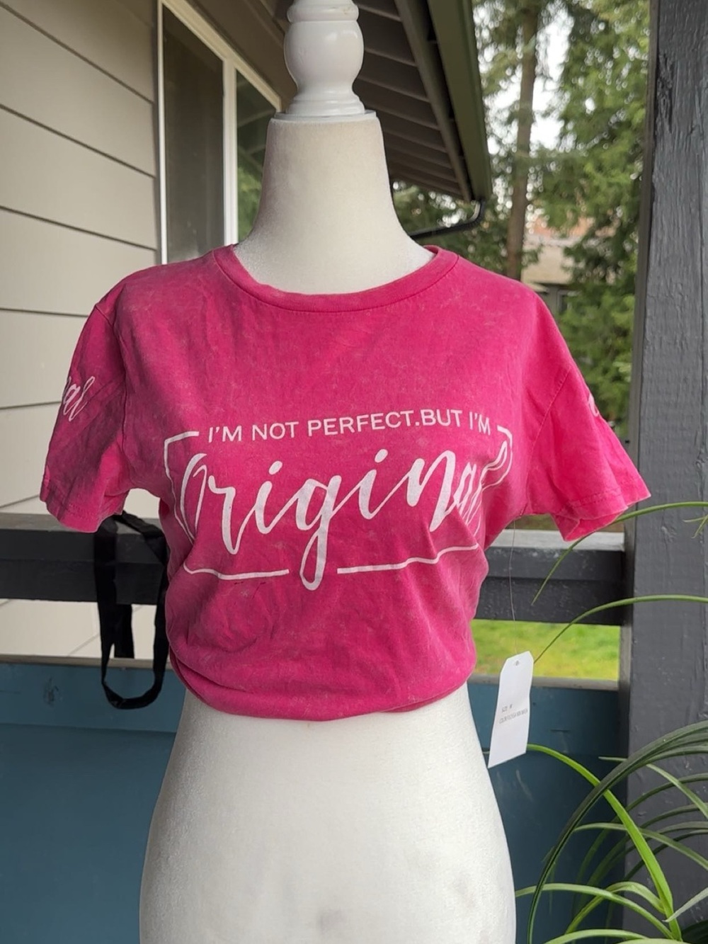 On Fire Hot Pink Graphic Tee with White Interior Print Sz M